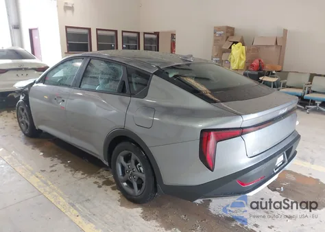 2025 Kia K4 Lxs z USA, uszkodzony, nr VIN 3KPFT4DE4SE118822